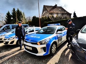 policjantki i radiowóz