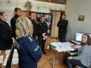 spotkanie w biurze pracownika kadr i szkolenia z maturzystami