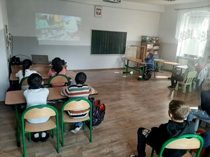 Rozmowy ząbkowickich policjantów z uczniami o bezpieczeństwie