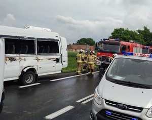 Kierowco dostosuj prędkość do warunków jazdy – policjanci ostrzegają kierowców i apelują o rozwagę