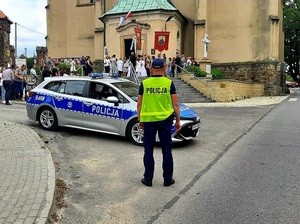 Ząbkowiccy policjanci czuwali nad bezpieczeństwem uczestników procesji