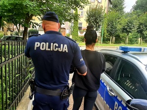 Wtargnęli do domu 43-latka i pobili go. Zostali zatrzymani przez policję.