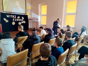 Policjanci rozmawiali z młodzieżą o odpowiedzialności prawnej