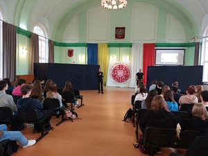 Spotkanie licealistów z policjantami w ramach profilaktyki uzależnień