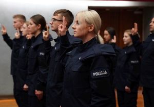 Nowi dolnośląscy policjanci wypowiedzieli słowa roty ślubowania