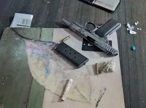 Policjanci powiatu ząbkowickiego zatrzymali mężczyznę, który strzelał z broni palnej w jednym z mieszkań w gminie Ziębice