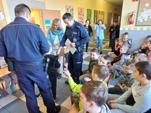 „By na feriach było bezpiecznie”-cykl spotkań policjantów z dziećmi i młodzieżą