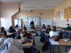 Policjanci rozmawiali z młodzieżą o odpowiedzialności prawnej nieletnich