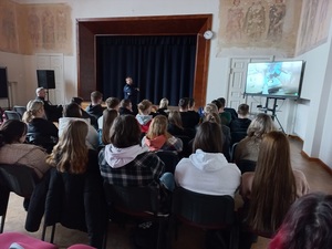 Spotkanie policjantów z tegorocznymi maturzystami w Ziębicach