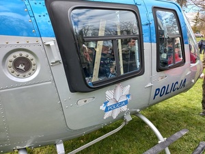 helikopter widziany z boku