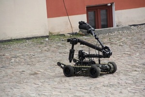 robot koloru czarnego