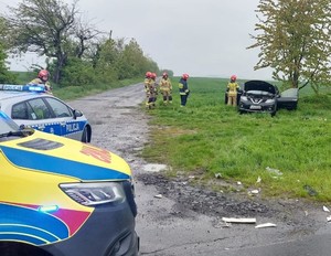 Kierowco dostosuj prędkość do warunków jazdy – policjanci ostrzegają kierowców i apelują o rozwagę
