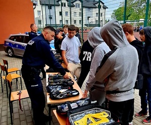 Zostań jednym z nas! Ząbkowiccy policjanci zachęcają do wstąpienia w szeregi policji