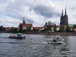 Wypoczynek nad wodą może być bezpieczny, ale trzeba o to zadbać