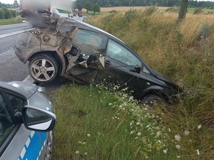 Policjanci apelują o ostrożność! Zmienne warunki pogodowe powodują zagrożenie na drodze.