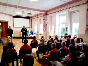 Wakacyjne spotkania ząbkowickich dzielnicowych z dziećmi i młodzieżą