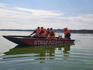 Wspólne działania prewencyjne nad zbiornikiem Topola prowadzone przez Policję i Państwową Straż Pożarną-sprawdzamy miejsca wypoczynku nad wodą. Wspólnie dbamy o wasze bezpieczeństwo