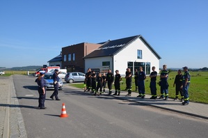 wspólne międzynarodowe ćwiczenia w gminie Stoszowice z zabezpieczenia miejsca zdarzenia i ręcznego kierowania ruchem drogowym policji z OSP