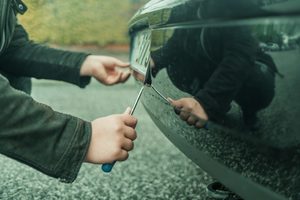 Kradzież tablicy rejestracyjnej jest przestępstwem