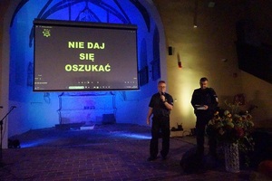 Spotkanie policjantów z seniorami na „SENIORVITA 2023” w Złotym Stoku