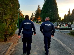 Bezpieczne przygotowania do „Dnia Wszystkich Świętych”