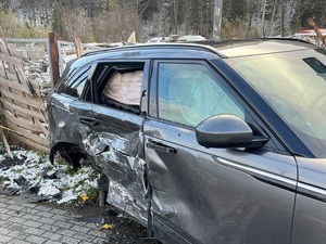 uszkodzony samochód osobowy