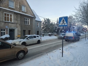 48-latka potrącona na przejściu dla pieszych. Policja apeluje o szczególną ostrożność i rozsądek na  drodze!