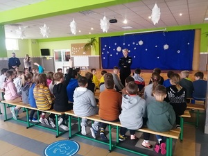 Agresja i przemoc rówieśnicza tematem spotkania ząbkowickich policjantów z uczniami