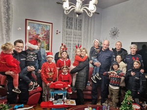Policyjna świąteczna paczka-aby święta były radosne