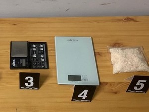 Kilkaset porcji narkotyków zabezpieczone przez ząbkowickich policjantów i tymczasowe aresztowanie dla podejrzanego osiemnastolatka