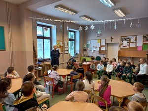 Spotkania ząbkowickich policjantów z uczniami na temat bezpieczeństwa podczas ferii