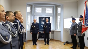 odbywająca się w pomieszczeniu w budynku Komendy Powiatowej Policji w Ząbkowicach Ślaskich uroczysta zbiórka z okazji powierzenia obowiązków I Zastępcy Komendanta Powiatowego Policji w Ząbkowicach Śl.