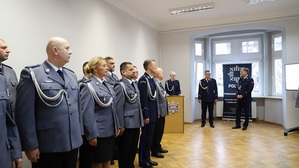 odbywająca się w pomieszczeniu w budynku Komendy Powiatowej Policji w Ząbkowicach Ślaskich uroczysta zbiórka z okazji powierzenia obowiązków I Zastępcy Komendanta Powiatowego Policji w Ząbkowicach Śl.