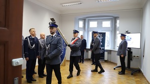 odbywająca się w pomieszczeniu w budynku Komendy Powiatowej Policji w Ząbkowicach Ślaskich uroczysta zbiórka z okazji powierzenia obowiązków I Zastępcy Komendanta Powiatowego Policji w Ząbkowicach Śl.