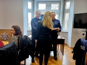 Uroczystość z okazji święta służby cywilnej w dniu 19.02 w świetlicy Komendy Powiatowej Policji w Ząbkowicach Śląskich. Przekazanie podziękowań pracowników przez kierownictwo