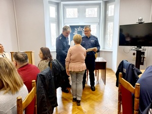 Uroczystość z okazji święta służby cywilnej w dniu 19.02 w świetlicy Komendy Powiatowej Policji w Ząbkowicach Śląskich. Przekazanie podziękowań pracowników przez kierownictwo