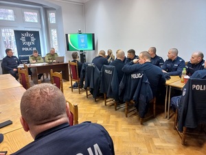 szkolenie policjantów przeprowadzone przez Straż Graniczną w ząbkowickiej komendzie