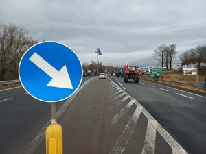 Utrudnienia na  DK8 związane z protestem rolników