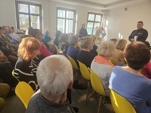 debata społeczna z seniorami w Ziębickim Centrum Kultury