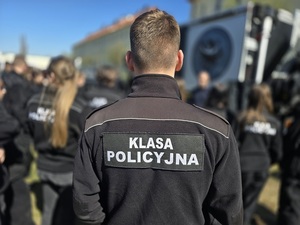 Młodzież z klas mundurowych na tropie policyjnej przyszłości