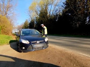 policjant badający trzewość