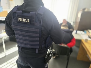 zatrzymany z narkotykami, przesłuchanie przez policjanta