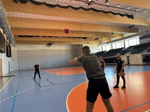Uczniowie klas mundurowych z Ziębic w teście sprawności fizycznej do Policji