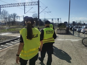 Wspólne działania ząbkowickich policjantów i Straży Ochrony Kolei na rzecz bezpieczeństwa terenów kolejowych w okresie przedświątecznym i wielkanocnym