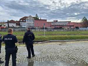 wspólne działania Policji i SOK-u na obszarach klejowych w Ząbkowicach Śląskich