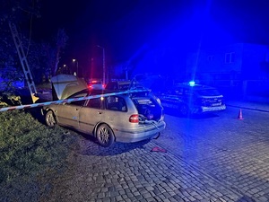 Nietrzeźwy 71-latek uderzył w słup. Został zatrzymany