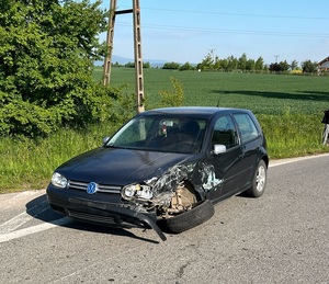 uszkodzony w wyniku kolizji samochód osobowy