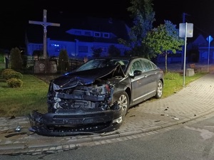 samochód uszkodzony podczas zdarzenia drogowego