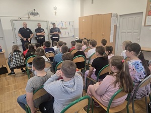 szkoła podstawowa w Budzowie z Filią w Grodziszczy spotkanie dzieci z policjantami na temat bezpieczeństwa