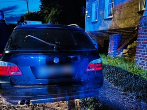 samochód osobowy BMW zatrzymany do kontroli drogowej w Ziębicach